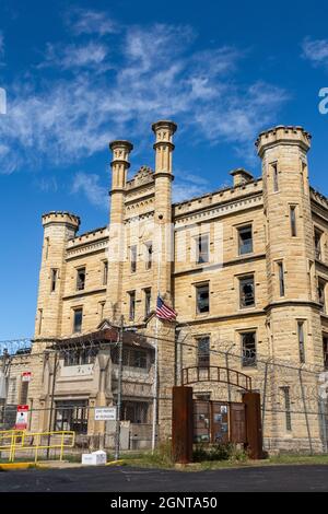 Old abandoned prison, or jail, left to ruin.   Built in 1858 it was in use until 2002.  Joliet, Illinois, USA. Stock Photo
