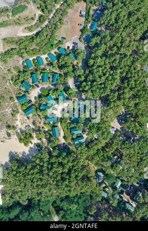 France, Aquitaine, Gironde (33), Pyla-sur-Mer, camping au pied de la dune du Pyla (vue aérienne) // France, Aquitaine, Gironde, Bassin d'Arcachon, Pyl Stock Photo