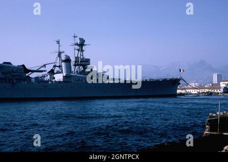 BATTLE SHIP RICHELIEU IN TOULON HARBOUR IN THE LATE 60'S - TOULON FRANCE VAR - WAR SHIP - FRENCH HISTORY -HISTORICAL SHIP - COLOR SLIDE FILM © F.BEAUMONT Stock Photo