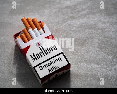 do most e-cigarettes contain only water and flavoring E-Cigarettes and Vaping do most e-cigarettes contain only water and flavoring E-Cigarettes and Vaping