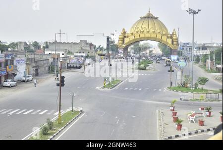 AMRITSAR, INDIA - SEPTEMBER 27: The Golden Gate entrance to Amritsar wears a deserted look during the Bharat Bandh called by Sanyukt Kisan Morcha (SKM) against Central Government's three farm reform laws on September 27, 2021 in Amritsar, India. The Bharat Bandh called by the Samyukt Kisan Morcha (SKM) to mark the first anniversary of the enactment of the three central agri-marketing laws by the central government evoked good response in Punjab and Haryana, while it received mixed or no response in other parts of country. (Photo by Sameer Sehgal/Hindustan Times/Sipa USA) Stock Photo