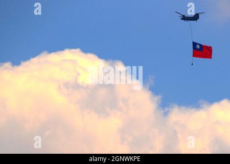 Taoyuan, Taipei, Taiwan. 28th Sep, 2021. A Chinook Helicopter carrying a tremendous Taiwan flag ever flies over a military camp, as part of a rehearsal for the flyby performance for Taiwan's Double-Ten National Day Celebration, amid rising tensions between Beijing and Taipei and threats from China. The 18-meter wide and 12-meter long Taiwan flag, according to state media Central News Agency, will be carried by two CH-47 Chinook helicopters flag flying over the Presidential Office, in addition to a parade displaying the island's missile systems which will showcase the armed forces' abil Stock Photo