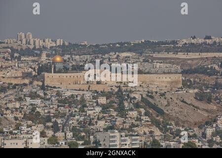 View of the old city of Jerusalem in Israel. The Dome of the Rock (Qubbet el-Sakhra) is one of the greatest of Islamic monuments, it was built by Abd Stock Photo