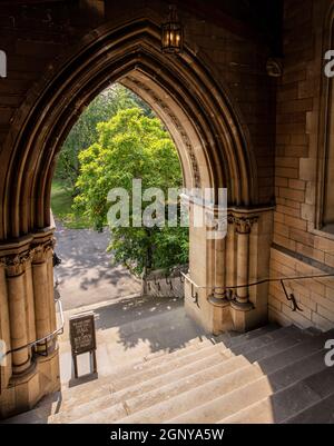 Balliol College, Oxford, one of the constituent Colleges of Oxford University, founded in 1263; view from the steps of the Hall through archway Stock Photo