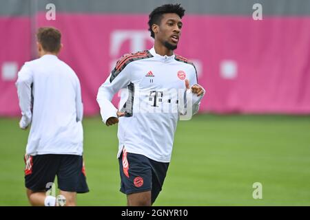 Munich, Deutschland. 28th Sep, 2021. Kingsley COMAN (FC Bayern Munich), action, single image, trimmed single motif, half figure, half figure. Soccer Champions League/FC Bayern Munich-Dynamo Kiev final training on 28.09.2021 Credit: dpa/Alamy Live News Stock Photo