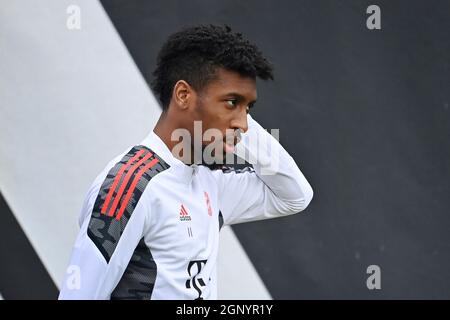 Munich, Deutschland. 28th Sep, 2021. Kingsley COMAN (FC Bayern Munich), action, single image, trimmed single motif, half figure, half figure. Soccer Champions League/FC Bayern Munich-Dynamo Kiev final training on 28.09.2021 Credit: dpa/Alamy Live News Stock Photo