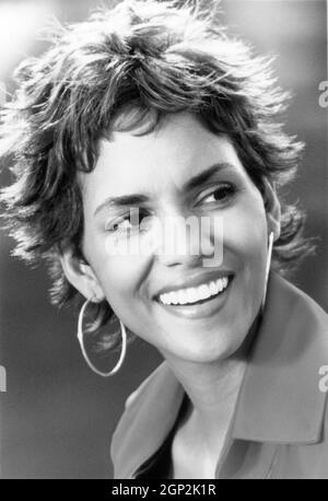 HALLE BERRY, SWORDFISH, 2001 Stock Photo - Alamy