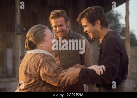 KATHY BATES, GABRIEL MACHT, COLIN FARRELL, AMERICAN OUTLAWS, 2001 Stock ...