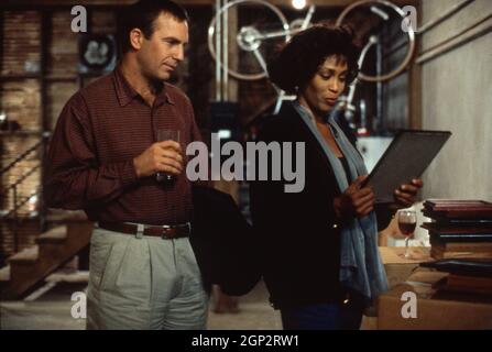 THE BODYGUARD, from left: Whitney Houston, Kevin Costner, 1992 ...