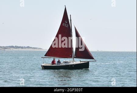 Cornish Shrimper sailing in Chichester Harbour Stock Photo