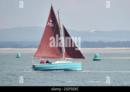 Cornish Shrimper sailing in Chichester Harbour Stock Photo