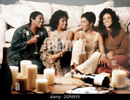WAITING TO EXHALE, from left, Loretta Devine, Whitney Houston, Angela