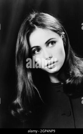 MISSION IMPOSSIBLE (1996) EMMANUELLE BEART MSNI 131 Stock Photo - Alamy