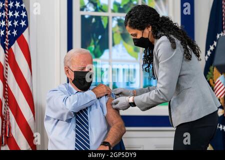 Washington, United States Of America. 27th Sep, 2021. Washington, United States of America. 27 September, 2021. U.S President Joe Biden, helps roll up his sleep as he prepares to receive a booster dose of the Pfizer BioNTech Covid-19 vaccine in the South Court Auditorium of the White House September 27, 2021 in Washington, DC The CDC is recommending Americans over 65 and frontline workers receive booster shot six months after their second dose. Credit: Adam Schultz/White House Photo/Alamy Live News