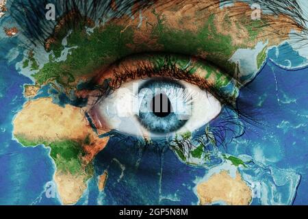 【一点物アート】Icono-Eye-再生-Saving the EARTH Earth continents painted on face skin, concept save the planet