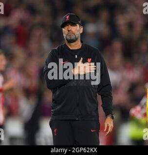 25 September 2021 - Brentford v Liverpool  - The Premier League - Brentford Community Stadium  Liverpool Head Coach Jurgen Klopp salutes the fans afte Stock Photo