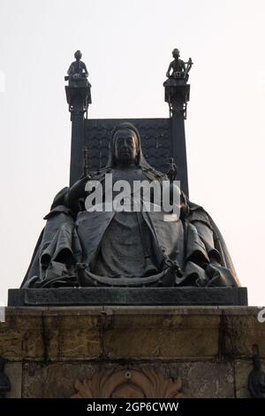 Statue of Queen Victoria in front of the Victoria Memorial  in Kolkata Stock Photo