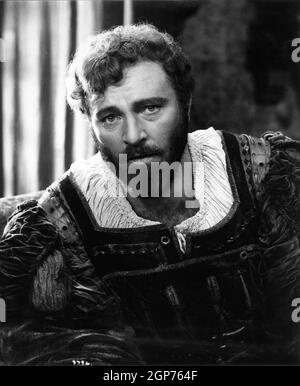 RICHARD BURTON Portrait as Petruchio by BOB PENN in THE TAMING OF THE SHREW 1967 director FRANCO ZEFFIRELLI play William Shakespeare screenplay Paul Dehn, Suso Checci D'Amico and Franco Zeffirelli music Nino Rota costume design Danilo Donati Italy -USA co-production Burton - Zeffirelli Productions / Royal Films International / F.A.I. Stock Photo