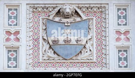 Coats of arms of prominent families that contributed to the facade., Portal of Cattedrale di Santa Maria del Fiore (Cathedral of Saint Mary of the Flo Stock Photo