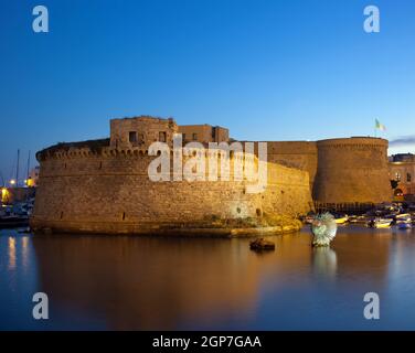 Angevin Castle of Gallipoli by night in Salento, Italy Stock Photo