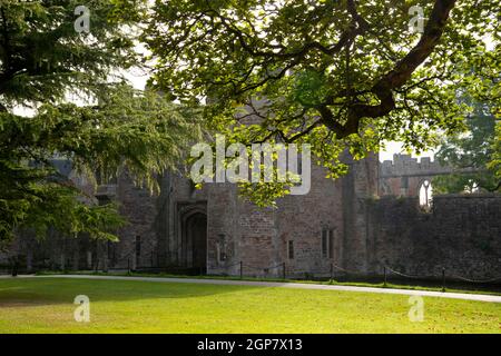 The gatehouse entrance to The Bishop's Palace in Wells, Somerset, SW UK Stock Photo