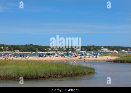 Pleasant Bay's Jackknife/Jacknife Cove Beach attracts sun lovers and vacationers to its tranquil, scenic location in Chatham, Massachusetts. Stock Photo