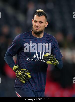 Goalkeeper Alexandre Letellier of PSG with wife Chloe Letellier post match  during the Ligue 1 match between Paris Saint Germain and Clermont Foot at P  Stock Photo - Alamy