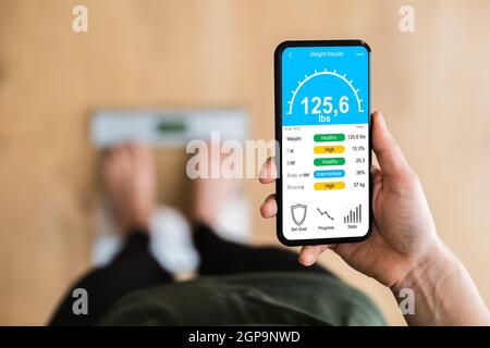 Smart Weight Scale Tech On Smartphone. Tracking App Stock Photo - Alamy