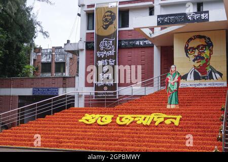 Non Exclusive: DHAKA, BANGLADESH –SEPTEMBER 28, 2021: Local Authorities have decorated the Public Library with flowers in Dhaka marking Bangladesh pri Stock Photo