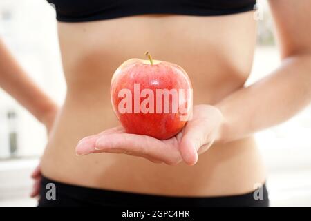 Theory or practice in German language Theorie oder Praxis on computer keyboard - knowhow learning Stock Photo