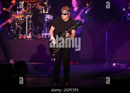 HUNTINGTON, NY - SEPT 23: Singer George Thorogood performs on stage at the Paramount on September 23, 2021 in Huntington, New York. Stock Photo