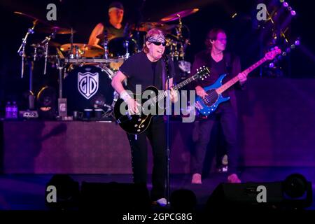 September 23, 2021, Huntington, New York, United States: HUNTINGTON, NY - SEPT 23: Singer George Thorogood performs on stage at the Paramount on September 23, 2021 in Huntington, New York. (Credit Image: © Debby Wong/ZUMA Press Wire) Stock Photo