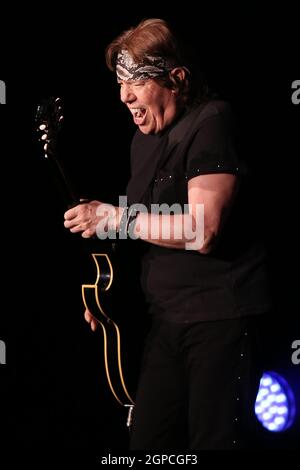 September 23, 2021, Huntington, New York, United States: HUNTINGTON, NY - SEPT 23: Singer George Thorogood performs on stage at the Paramount on September 23, 2021 in Huntington, New York. (Credit Image: © Debby Wong/ZUMA Press Wire) Stock Photo