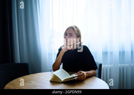 Young woman reading Stock Photo