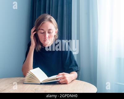Young woman reading Stock Photo