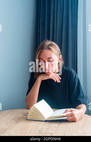 Young woman reading Stock Photo