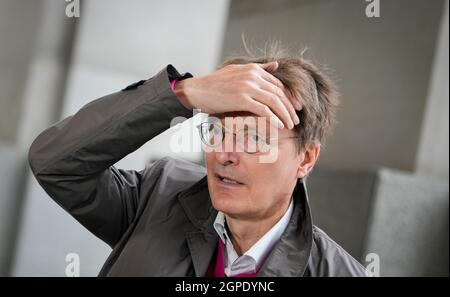 Berlin, Germany. 29th Sep, 2021. Karl Lauterbach, SPD health expert and member of the Bundestag, is coming to the Bundestag for the SPD's parliamentary group meeting after the Bundestag elections. Credit: Kay Nietfeld/dpa/Alamy Live News Stock Photo