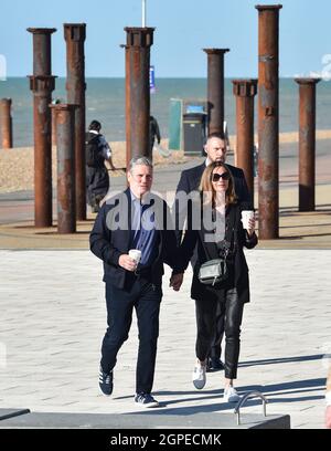 Brighton, UK. 29th Sep, 2021. Sir Keir Starmer the leader of the Labour Party walks along Brighton seafront with his wife Victoria before giving his speech at the Labour Party Conference being held in the Brighton Centre : Credit Simon Dack/Alamy Live News