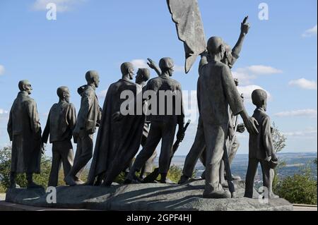 GERMANY, Weimar, Nazi concentration camp Buchenwald 1937-1945, memorial site with sculpture with prisoner by sculptor Fritz Cremer inaugurated 1958 during GDR time / DEUTSCHLAND, Weimar, Konzentrationslager KZ Buchenwald, war eines der größten Konzentrationslager auf deutschem Boden. Es wurde zwischen Juli 1937 und April 1945 auf dem Ettersberg bei Weimar von der SS betrieben, Gedenkstätte eingeweiht 1958 in der DDR Zeit mit einer Skulptur mit Häftlingen von Bildhauer Fritz Cremer Stock Photo