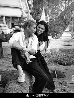PETER O'TOOLE and DALIAH LAVI on set candid during filming of LORD JIM 1965 director / screenplay RICHARD BROOKS novel Joseph Conrad UK - USA co-production Keep Films / Columbia British Productions / Columbia Pictures Stock Photo