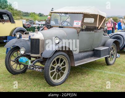 1921 1000cc Bull Nose Morris motor car in need of restoration, at the Kop Hill Climb, Princes Risborough, Buckinghamshire, England. Stock Photo