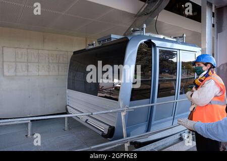 Toulouse, France. 29th Sep, 2021. In Toulouse (France), Téléo, the largest urban cable car, will be put into operation in the first half of 2022. 3km long, and for a budget of 82 million euros, it will make it possible to engage the hillside of the hospital Rangueil, and to make a transverse junction of 2 major axes of the urban periphery. Site visit on September 29, 2021. Photo by Patrick Batard/ABACAPRESS.COM Credit: Abaca Press/Alamy Live News Stock Photo