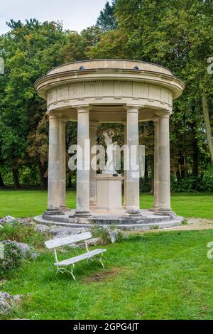 Le Jardin Anglais Du Ch teau De Chantilly Et Son Temple De V nus le-jardin-anglais-du-ch-teau-de-chantilly-et-son-temple-de-v-nus