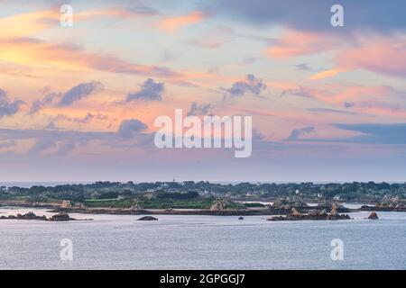 France, Cotes d'Armor, Ploubazlanec, Lann Vras, view over Brehat island Stock Photo