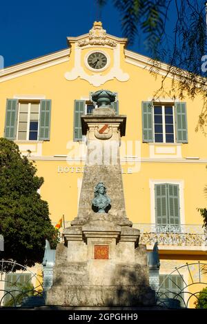 France, Var, Bormes-les-Mimosas, the old medieval village, monument to the French Revolution in front of the Town Hall Stock Photo