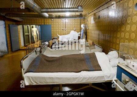 Croatia, Slavonia, Vukovar, hospital bed in the basement of the Vukovar hospital which served as shelters for civilians and the wounded, November 20, 1991, two days after the People's Army of Yugoslavia took over the city, 264 people from the hospital will be taken to Ovcara to be tortured and killed Stock Photo