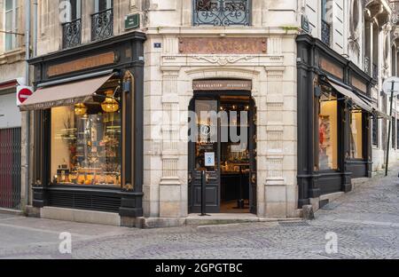 France, Pyrenees Atlantiques, Bayonne, Pays Basque, Sainte-Marie cathedral, downtown shop, Puyodebat chocolate maker Stock Photo