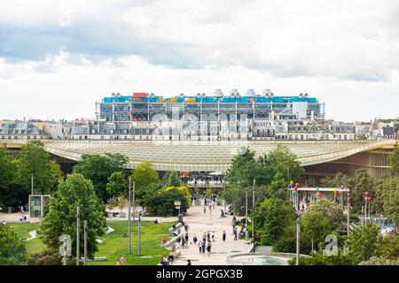 France, Paris, Chatelet-Les Halles district, the canoe des Halles and the Beaubourg center Stock Photo