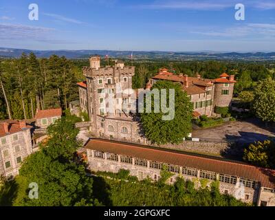 France, Haute Loire, Chavaniac Lafayette castle, native village of Marquis de Lafayette (aerial view) Stock Photo