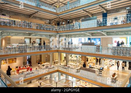 The Samaritaine Department Store Building Paris France Stock Photo -  Download Image Now - iStock